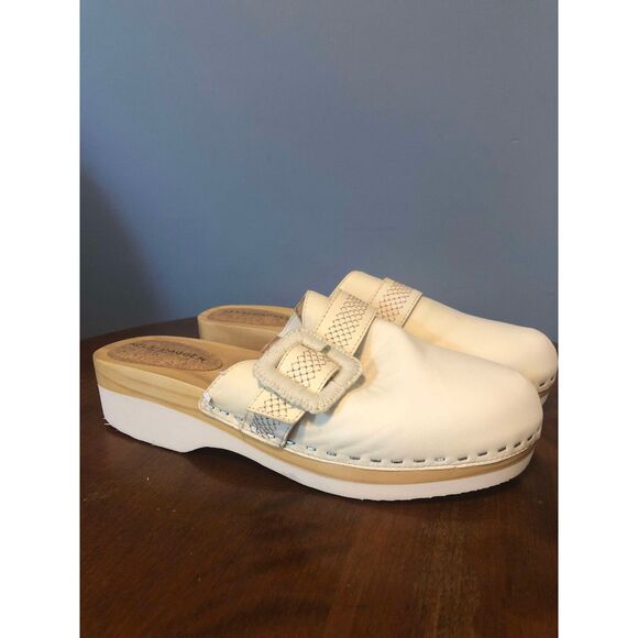 Kelsi Dagger Brooklyn Carve Flats/ White Clogs, size 7.5 - Picture 2 of 6